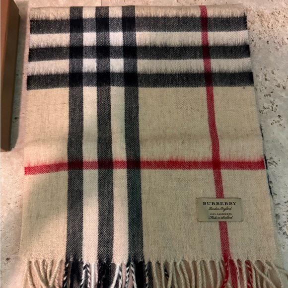 Burberry Classic Nova Check 100% Cashmere Scarf Beige Made in Scotland - Picture 3 of 12